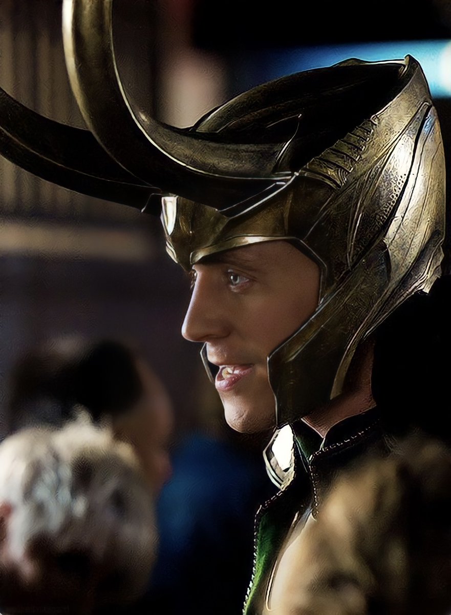 RoseBarnes94's tweet photo. I would kneel so fast my kneecaps would burst 🥵

#Loki https://t.co/9Z2XA3qgls