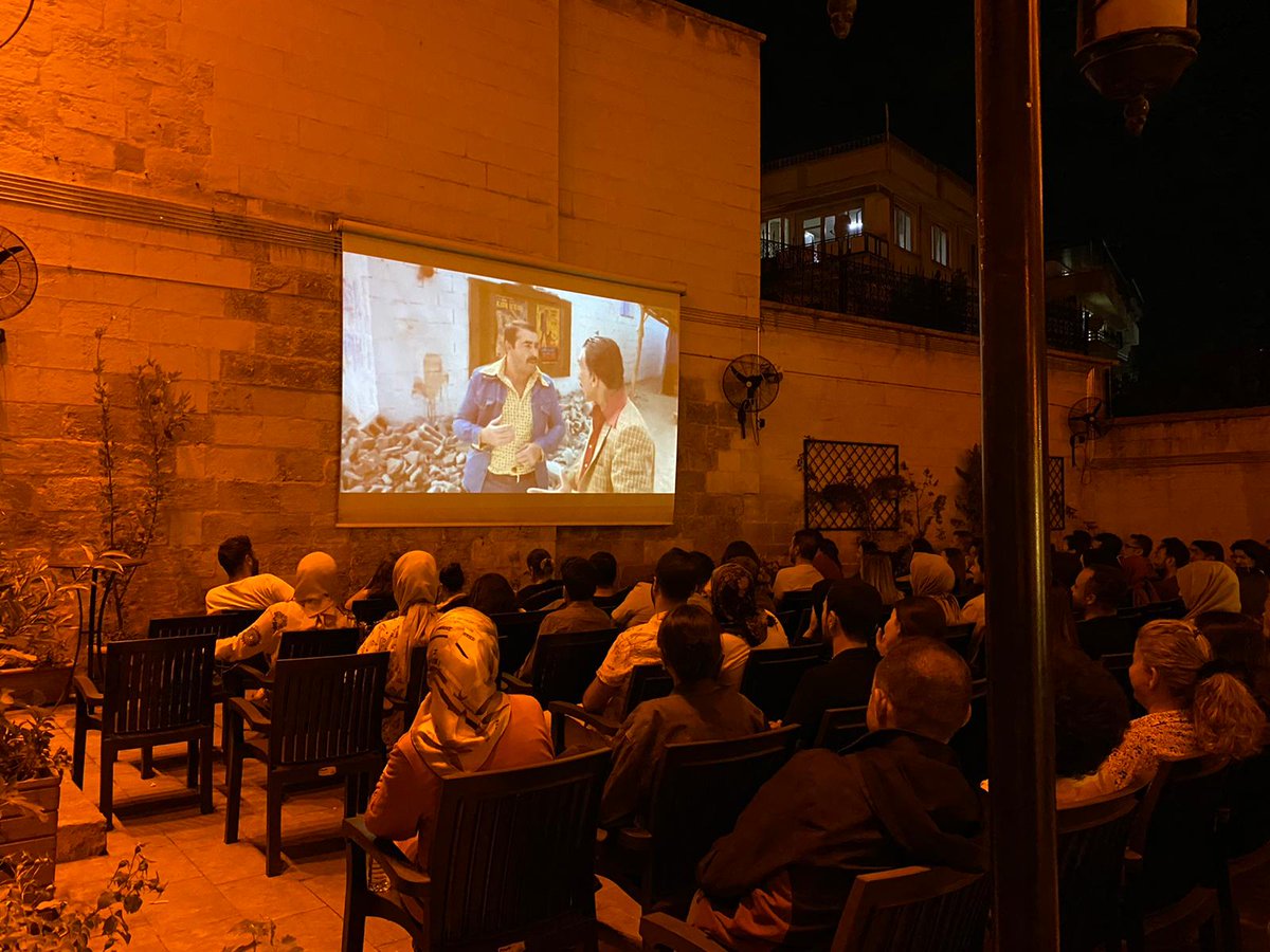 Ahbaplarımızla “Cenani Konağı Açık Hava Sineması” etkinliğimizi gerçekleştirdik. Nostalji dolu bir akşam yaşadığımız bu eğlenceli etkinliğe katılan Ahbaplarımıza teşekkür ederiz.💚 @ahbap_sanat