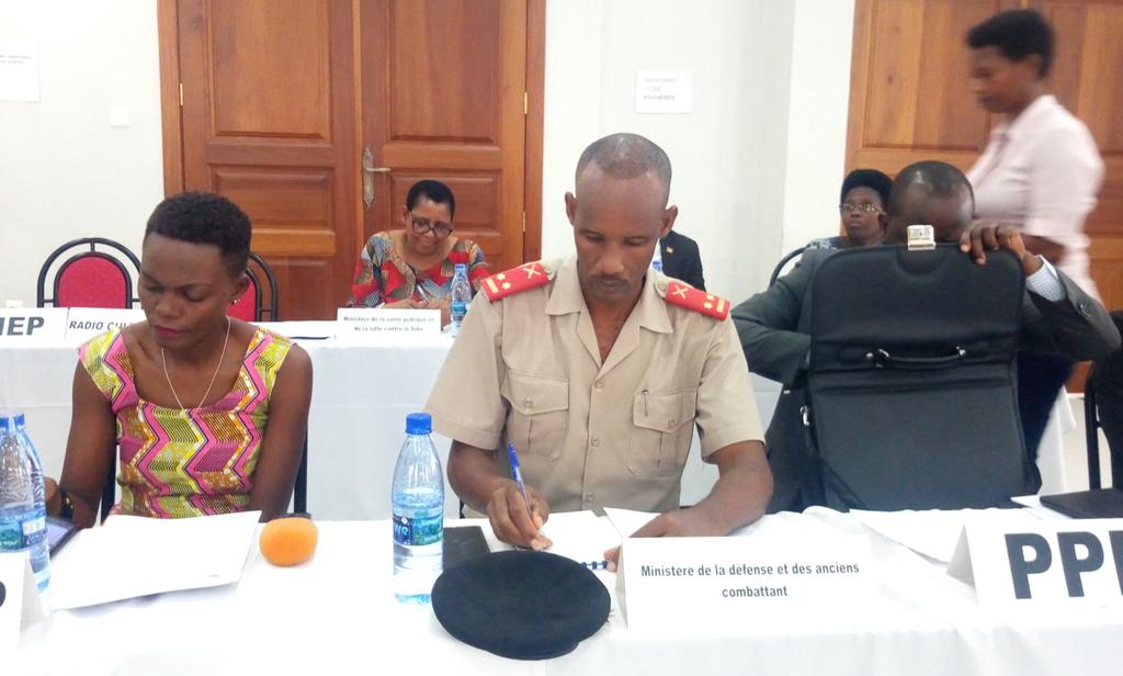 3. Dans son allocution le ministre @mincotim, <a href="/LeocadieNdacay2/">Leocadie Ndacayisaba</a> salue l'initiative de <a href="/franceauburundi/">🇫🇷🇪🇺 La France au Burundi 🇧🇮</a> qui a rendu disponible les appuis de nature à professionnaliser le travail des portes paroles et des journalistes au #Burundi.