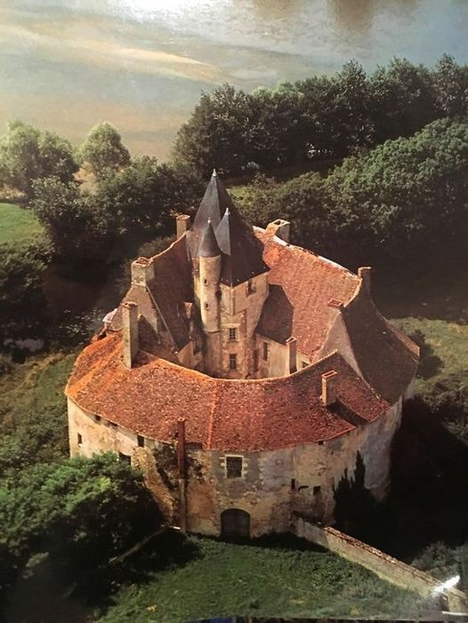 GARREAU75's tweet photo. #Château de Meauce – Nièvre, France
#merveillesdefrance #explorewithtrust #patrimoinefrancais #architecturephotography #chateauxdefrance #architecture https://t.co/WxLY15rVNb