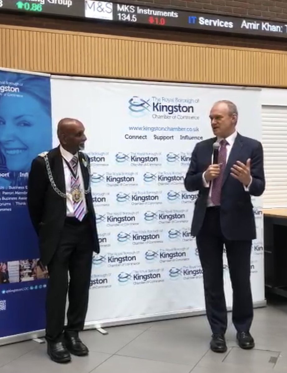 KingstonUni's tweet image. “It’s a brilliant piece of research work where #KingstonUni is leading the country in talking to businesses about what skills are needed,”@EdwardJDavey MP discusses #FutureSkills at the opening of @KingstonExpo 🤝@YoganMBE opened the event for businesses, students and alumni 💙