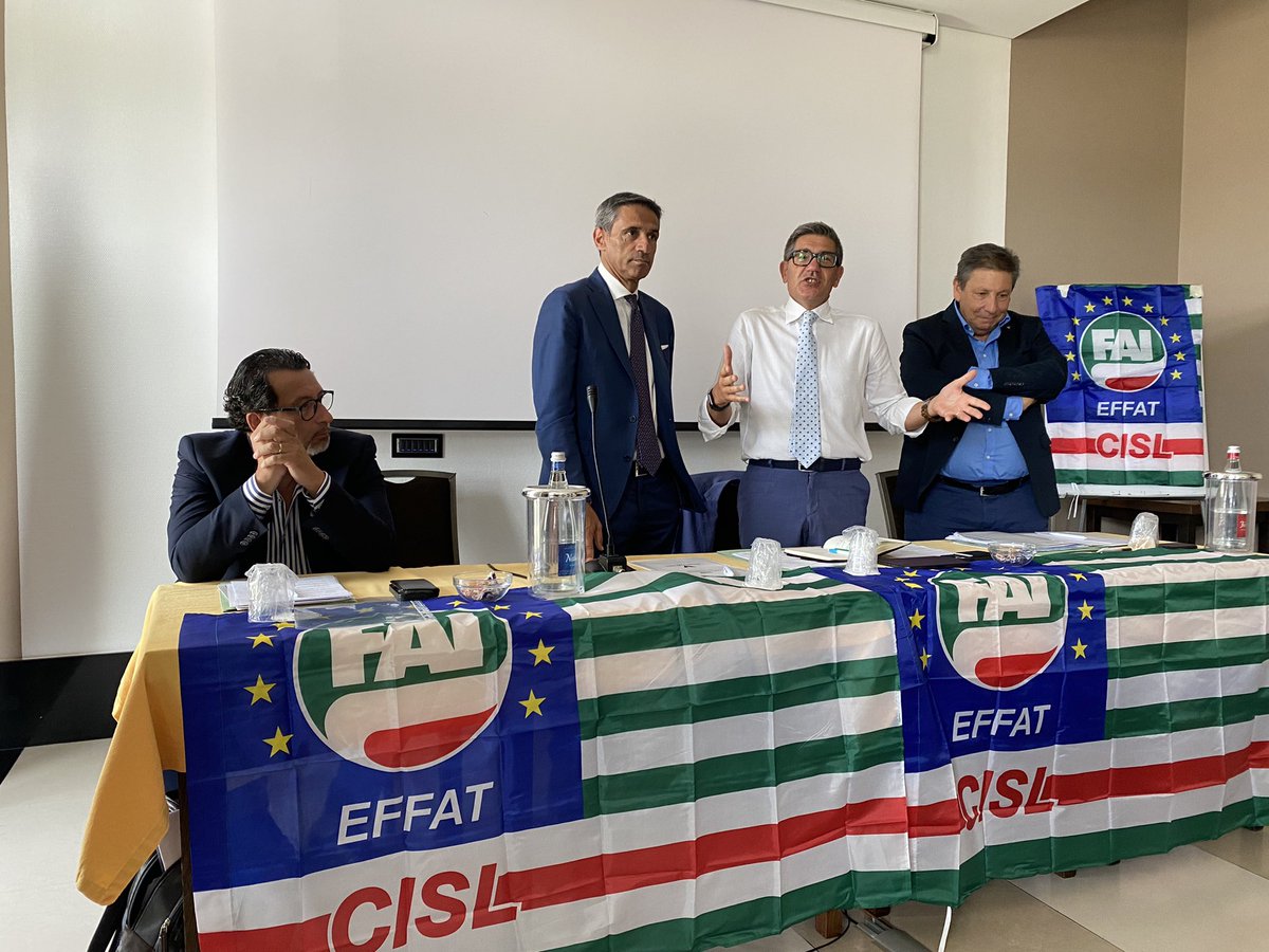 FaiPuglia's tweet photo. Oggi Consiglio regionale @FaiCislPuglia con la presenza del segretario generale @OnofrioRota, del segretario generale @CastellucciAnto e dell’Assessore regionale #Pentassuglia @fai_cisl https://t.co/kHD7SWAqj9
