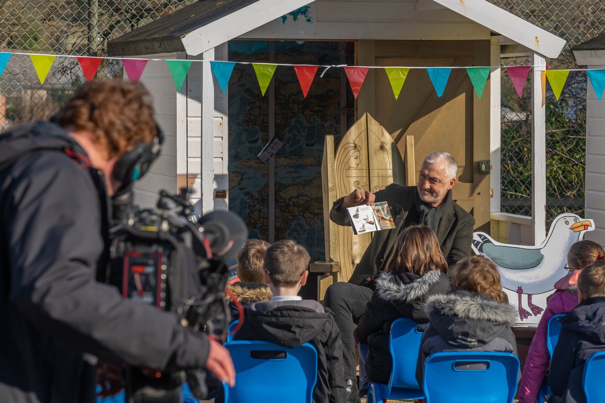 gocornish's tweet image. Ow fenn-bloodh yw hedhyw! / My birthday is today!🥳Today marks one year since we launched the Go Cornish for Primary Schools programme, and what a year it&apos;s been! Commissioned by @CornwallCouncil @SAYKernewek more than 4,000 pupils have been learning #Kernewek / #CornishLanguage.