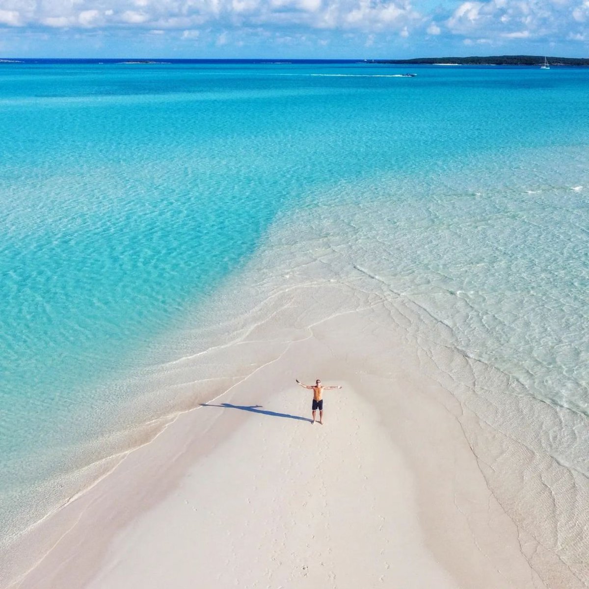 TheExumaDream's tweet photo. A place where time stands still 🐟
📸: @massimo_menarini / IG
#ParadisePostcards 💙🇧🇸
#exumadream #exuma #bahamas #exumablue #theexumafilter #adventure #travel #thatexumakindoffeeling #myoutislands #traveltips #exumacays #visitthebahamas #getoutthere #bucketlist #wanderl ... https://t.co/p6UmZD59io