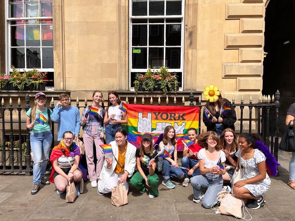 StPetersYork's tweet photo. It was fantastic to see our @StPetersYork pupils celebrating #Pride at the weekend with @YorkPride! π³οΈβπ
Look at all those joyous faces π₯°
https://t.co/SnxLhFopOM #StPetersTogether #StPetersValues @STP_SixthForm @schoolstogether @HMC_Org https://t.co/2FQRGkAXwE