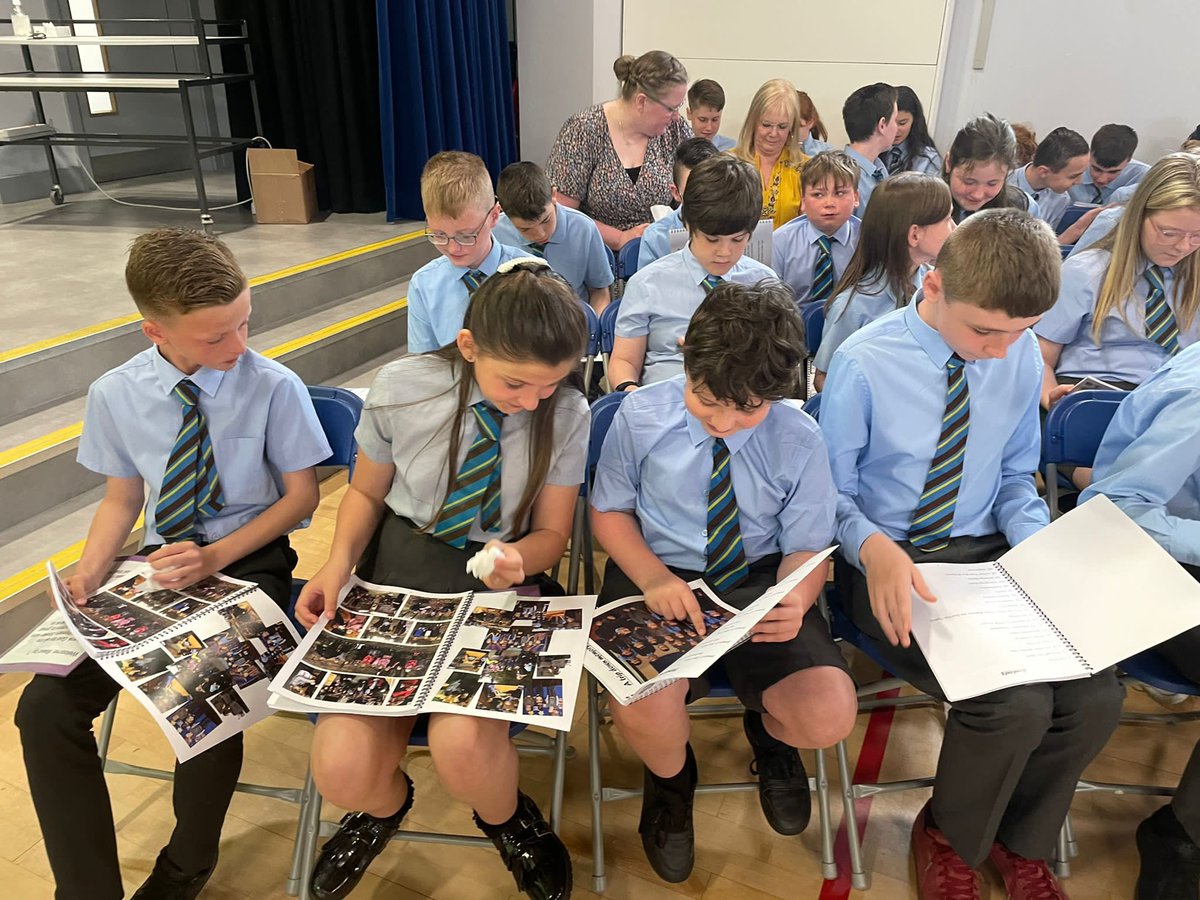 StAnthonysSAPS's tweet photo. What an incredibly special Leaver’s Mass we celebrated. With fantastic performances by our violin and ukulele groups, our school choir and of course our Primary 7s. Not a dry eye in the house. 🌟 https://t.co/v53hGbmTQ4
