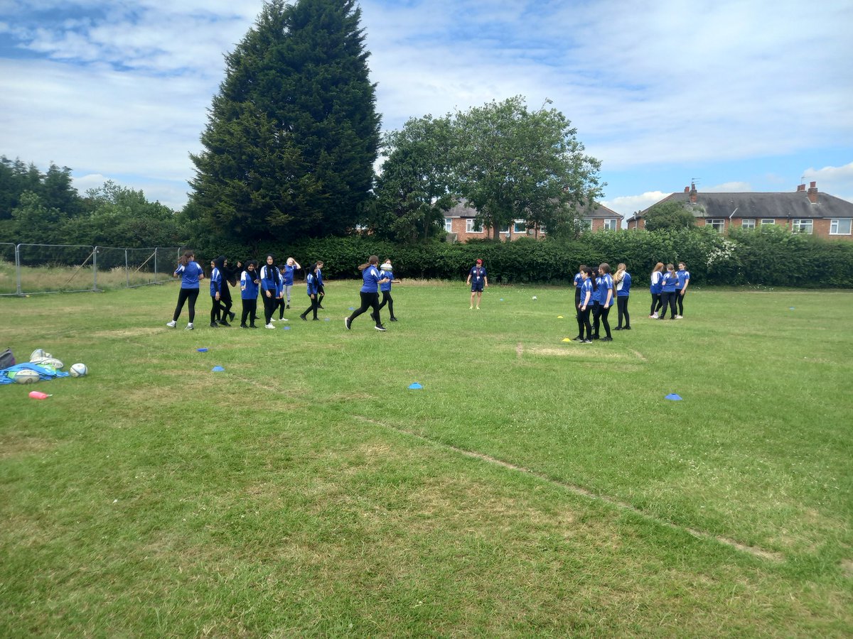 LimehurstPE's tweet photo. Great to have Amanda from @LeicesterTigers taking some sessions to promote girl's PE and Sport. @LimehurstPE @LimehurstAc @LimehurstSci https://t.co/9aVdOX65Ns