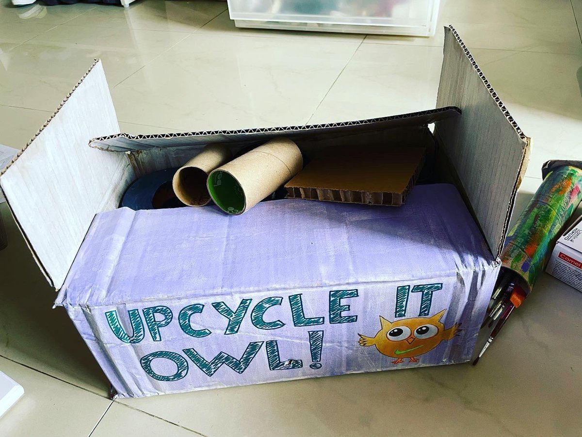 ChindeNuma's tweet photo. Since I’ve been collecting junk for up-cycling anyway, thought why not give it an official space at home… yay! ♻️💚 #upcycle #wasteless #reduce # https://t.co/6O9dckY2Wk