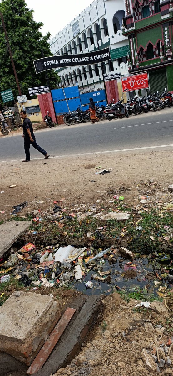 Kabir_Social's tweet photo. These beautiful pictures of Nalas in Gonda infront of the most famous college Fatima College . I expect for the necessary action from Nagar Palika Parishad Gonda ASAP @NagarVikasUP @CMOfficeUP @GondaNpp @dmgonda2 https://t.co/2XeU7qqPII