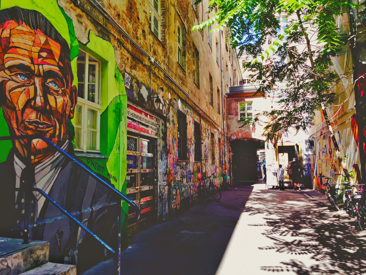GONDO_TAKASHI's tweet photo. The Art @ Hackescher Hof
#berlin #hackescherhof #wallpaint #art #germany https://t.co/9rjRGKOol9