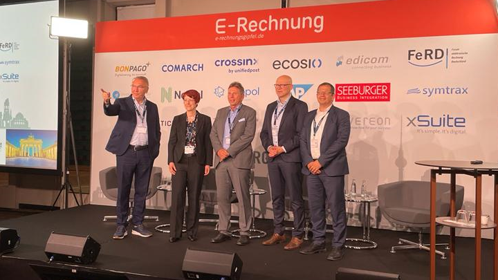 ZDH_news's tweet photo. Die im Schnitt eher kl. Handwerksbetriebe müssen bei Einführung der E-Rechnung besonders berücksichtigt werden – so unser Abteilungsleiter #Rothbart & Umsatzsteuerexpertin #Schlewitz beim #ERGI2022. Akzeptanz gibt es nur, wenn das Verfahren mit echten Erleichterungen einhergeht https://t.co/nFG40Vbd1P