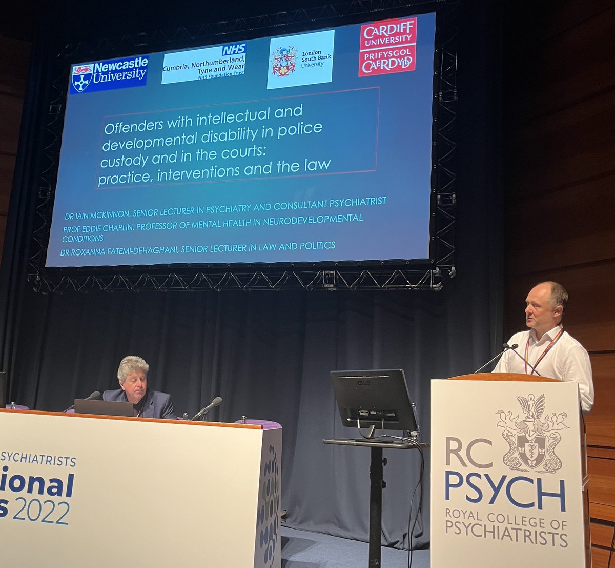 ⁦<a href="/i_g_mckinnon/">Iain McKinnon</a>⁩ opens session on offenders with #ID on a very important topic according to ⁦<a href="/DrAdrianJames/">Adrian James</a>⁩ Rates of ppl with #ID in prisons varies so much - data variable. Research in prisons difficult. ⁦<a href="/rcpsych/">Royal College of Psychiatrists</a>⁩ ⁦<a href="/rcpsychForensic/">The Faculty of Forensic Psychiatry</a>⁩ ⁦<a href="/KenCourtenay/">Ken Courtenay</a>⁩