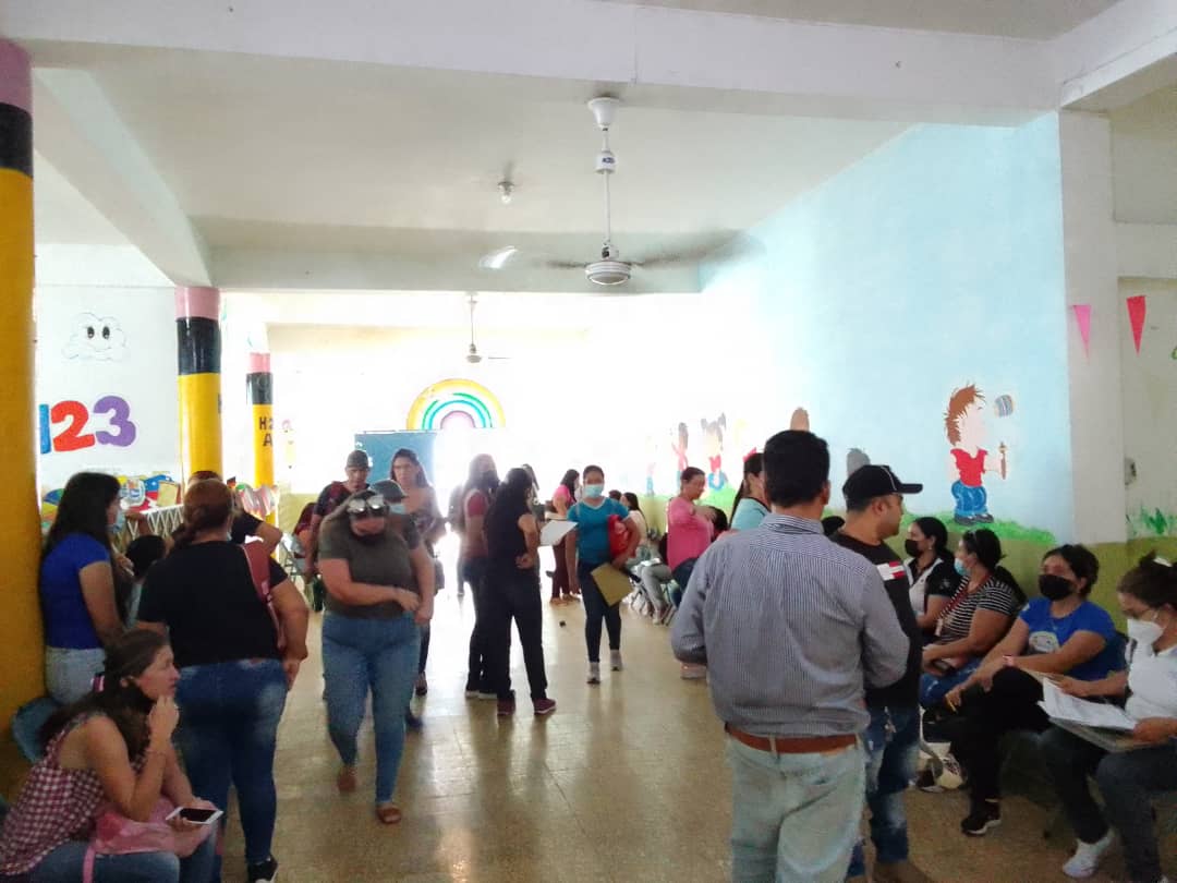 ZET_GestionH's tweet photo. Equipo multidisciplinario de @ZET_GestionH de la @ZonaEducTachira se trasladó al mpio. Bolívar para atender diversas solicitudes y trámites del personal del magisterio. #23Junio

@_LaAvanzadora @MPPEDUCACION @Berzabethg1 @revenezuela1 @mleerescribir @IpasmeSC @yeishaO1002 https://t.co/9jYd5UmEUa