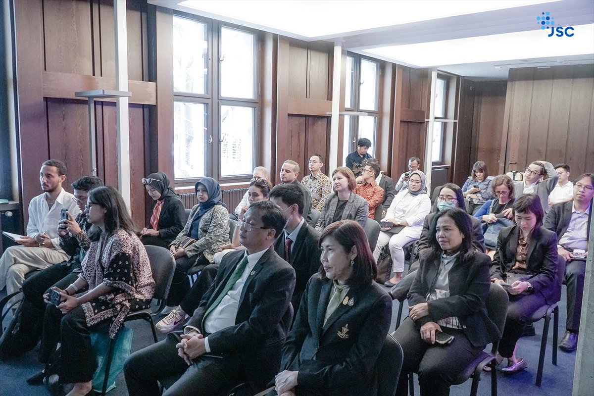 jkt_smartcity's tweet photo. Kini, Jakarta sedang dalam proses mewujudkan co-working space dengan visi yang sama melalui proyek Smart Change.

Yuk dukung terus Jakarta menjadi kota yang memiliki ekosistem cerdas untuk masa depan yang lebih baik!

#JakartaSmartCity #CityLABBerlin #JakartaxBerlin #SmartChange https://t.co/xWL3hxyM2b