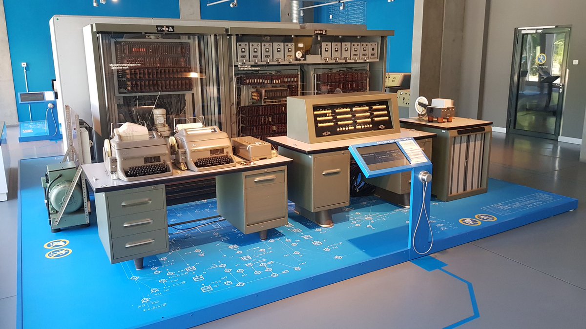 VDFFI_GRA's tweet image. Kaum zu glauben welche Entwicklung Rechner genommen haben. Vom Z23 Transistorrechner (1961, Bild) zum PC, Mobiltelefon und vielem mehr. Faszinierend aufbereitet im #ZuseComputerMuseum, Hoyerswerda