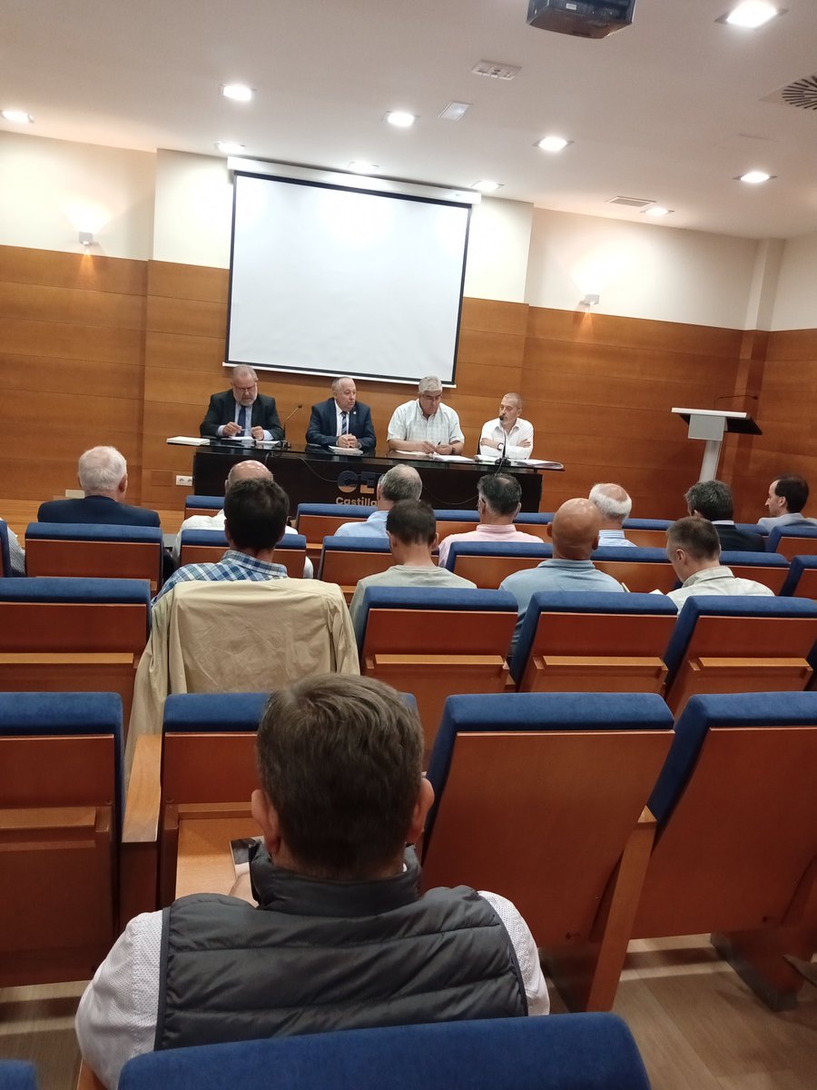 PECALE_INSTAL's tweet photo. Presentación #oficial del Libro de mantenimiento de @PECALE 
#seguridadindustrial https://t.co/1yLrleT5Uy