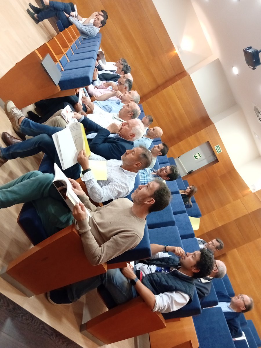 PECALE_INSTAL's tweet photo. Presentación #oficial del Libro de mantenimiento de @PECALE 
#seguridadindustrial https://t.co/1yLrleT5Uy