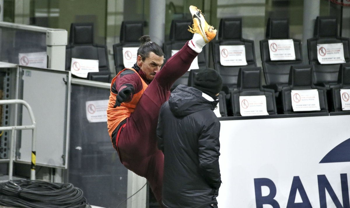 PronosticsJB's tweet image. 💥 Zlatan à l'entrainement 😂

🎙 "Quand je m'échauffe, je le fais toujours à côté de l'entraîneur.
[...]
Quand je le regarde après avoir raté une grosse occasion, je le vois taper dans ses mains au lieu de me crier dessus. "
#zlatan #football