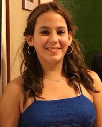 roitele1's tweet photo. Querida hija que nadie ose colocar alambradas a tus sueños o moldes a tu identidad.#batmitzva https://t.co/xe16aLrO0L