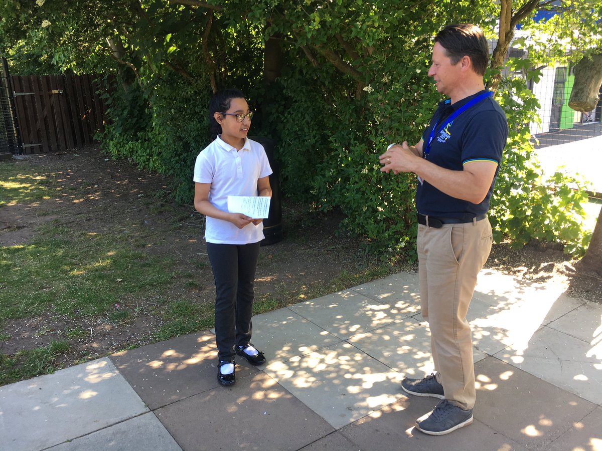 @HuddlestonNigel visiting @CliftonPrim with @YouthSportTrust today. Discussing opening up facilities, @birminghamcg22 @_thedailymile #NSSW2022 and the transformative nature of PE and School Sport. @SportBirmingham @DCMS @BhamCityCouncil @ActiveSch_Hero @AliOliverYST @BCSGO