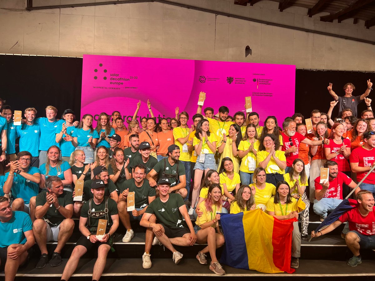 Big day in the SDE21/22 competition event yesterday! Our colleague at the EEF, Claudio Montero, presented one of the three ceremony awards held in the SDE21/22 Solar Village! We congratulate the winning Teams in House Functioning, Energy Performance and Comfort contests.