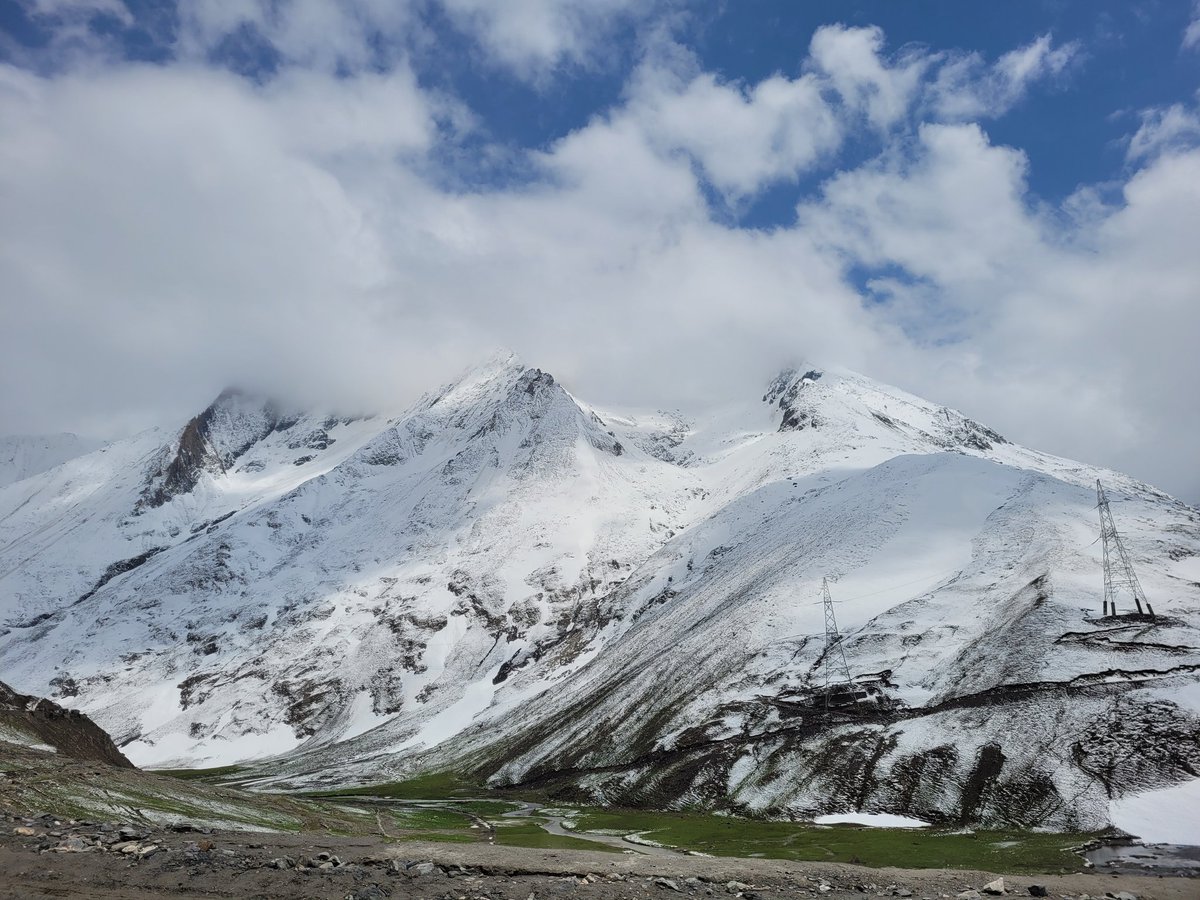 ItsKunal_01's tweet photo. @WeekendInvestng This is exactly one month back.. Sonmarg view.. https://t.co/yj7hUIvHge