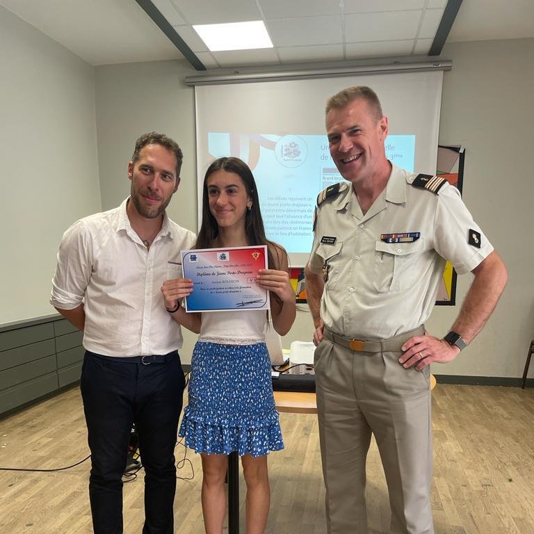 PoleChartreuse's tweet image. Vendredi avait lieu la remise des diplômes pour la première promotion des 74 élèves de 3ème de l&apos;école Porte-drapeaux 🇫🇷 du Collège St-Louis au Puy-en-Velay. A lire ici 🤓
pole-lachartreuse.fr/actualite/74-d…
#remisedediplôme #portedrapeaux #collège #devoirdemémoire #reprendreleflambeau