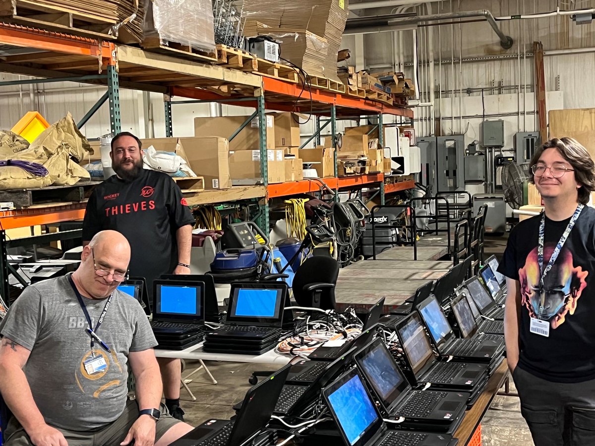 cbansmith's tweet image. Great start to many summer projects in Technology and Innovation!  Thanks BCS Team! @CBHarryK  #cbsdtech #cbinnovate