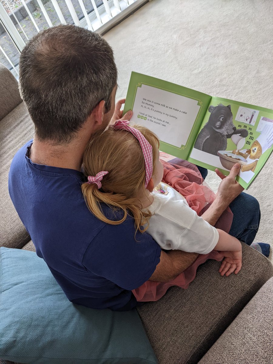 ListenAndLookB1's tweet photo. The Sound We See #story #picturebook was published 2weeks ago and is already being enjoyed by many families. Available on Amazon 🥳📖🐻 #family #speech #Reading #sounds #daddaughter #bear https://t.co/Mz12v3o3IR