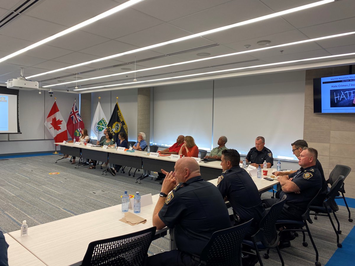 HaltonPolice's tweet photo. Last night, we met with our Diversity Engagement Table members to discuss our Police Services response to hate crimes and how we can better support those impacted in our community. Great discussions that will have a positive impact on all! We are committed to #NoHateInHalton https://t.co/HrYCgzJrAi