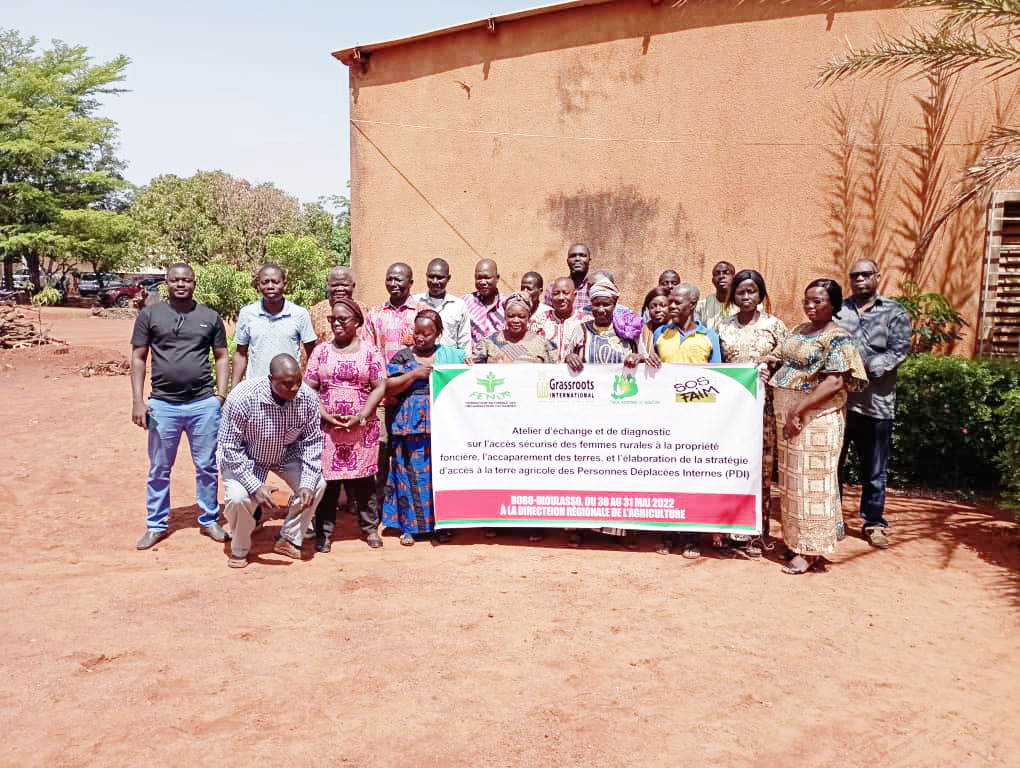 GRAIN_org's tweet photo. La Fédération nationale des organisations paysannes #FENOP vient d'organiser un atelier sur l’accaparement des terres, une préoccupation majeure au #BurkinaFaso.
https://t.co/SCdi0RzqWe https://t.co/80Q2EGbnuu
