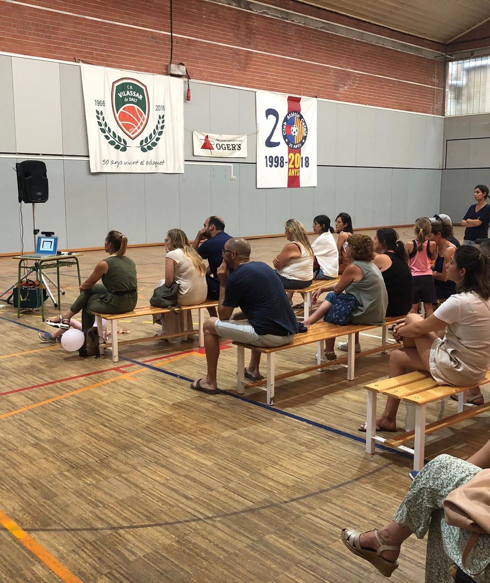 AtleticCatala's tweet photo. Dimarts vam tancar la temporada d’entrenaments i les Portes Obertes del mes de Juny! ⚽
Un èxit de participació amb més de 30 nens i nenes que han vingut a provar el Futbol Sala a l’Atlètic Català! 👏 https://t.co/WN8wbJO1gp
