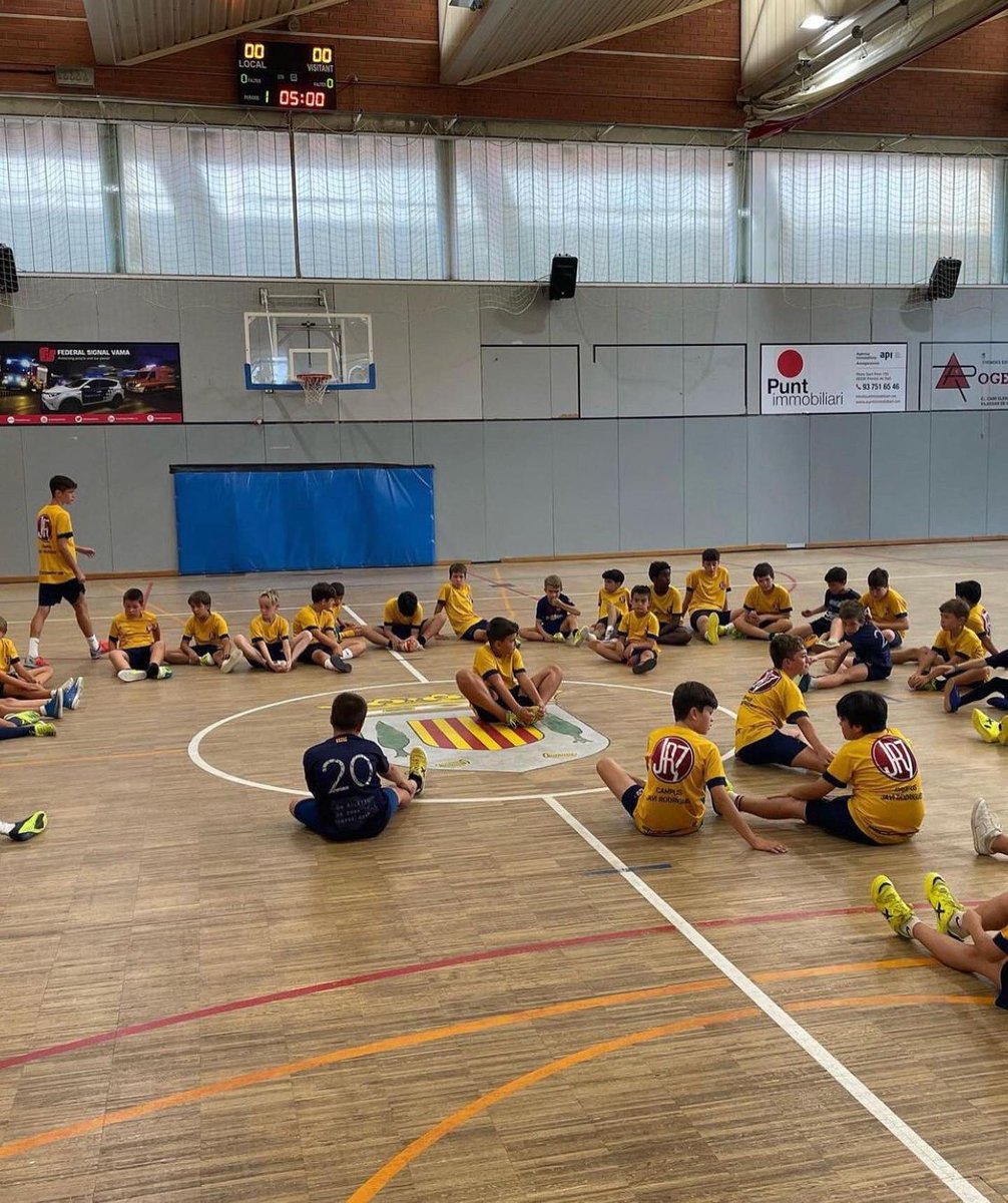 AtleticCatala's tweet photo. Dimarts vam tancar la temporada d’entrenaments i les Portes Obertes del mes de Juny! ⚽
Un èxit de participació amb més de 30 nens i nenes que han vingut a provar el Futbol Sala a l’Atlètic Català! 👏 https://t.co/WN8wbJO1gp