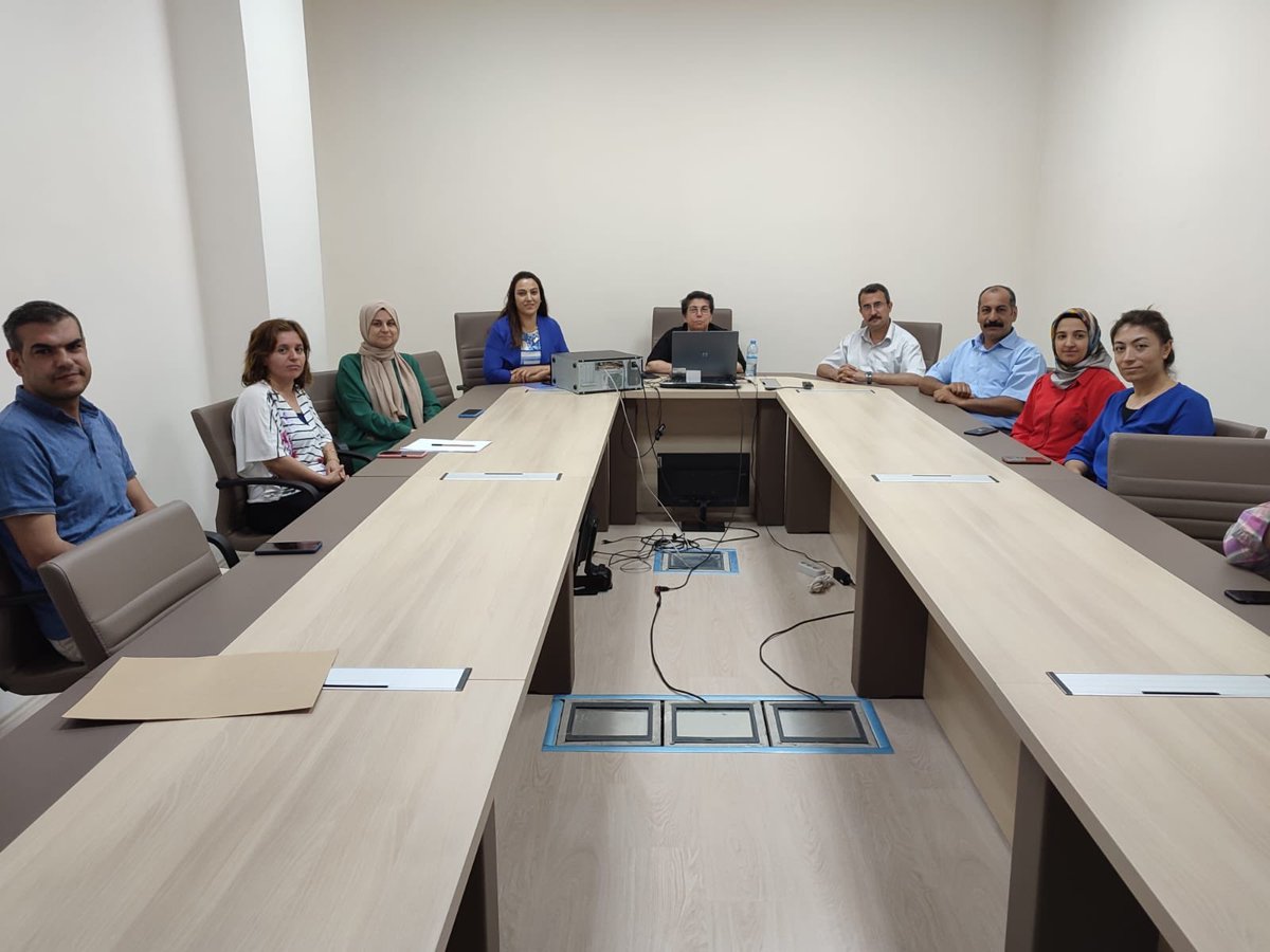 23.06.2022 tarihinde İl Nüfus ve Vatandaşlık Müdürümüz Ayten BULUNMAZER’in personellerle eğitime devam ederek yabancı mahkeme tanıma tenfiz eğitimi vermiştir.<a href="/mahmutcuhadar4/">Mahmut Çuhadar</a> <a href="/TCNufus/">Nüfus ve Vatandaşlık İşleri Genel Müdürlüğü</a> <a href="/adiyamangovtr/">Adıyaman Valiliği</a> #Eğitimedevam..
