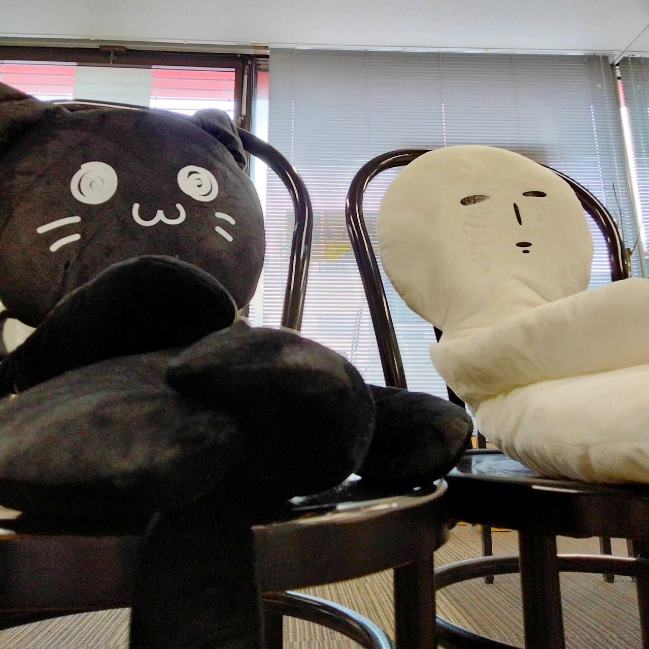 ゆきお公式なんです ぼくたちは昔から変わらず相棒だよね ねこすけ 相棒 ビッグゆきお ビッグねこすけ ビッグぬいぐるみ ゆきお 天空の非公認キャラクター 猫 枕にもなります T Co Vb3wtp9vwd T Co Vknsy3bexz Twitter