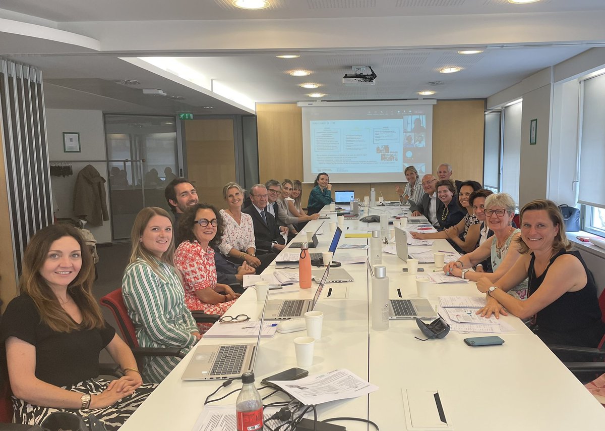 Il y a 15 ans, chez <a href="/BNPParibas/">BNP Paribas Group</a>, nous avons créé le Projet Banlieues. Lors de notre réunion d’aujourd’hui nous avons franchi le cap des 1000 associations soutenues en France 🤩 identifiées par nos agences locales et choisies dans un processus de sélection rigoureux. Bravo à tous!