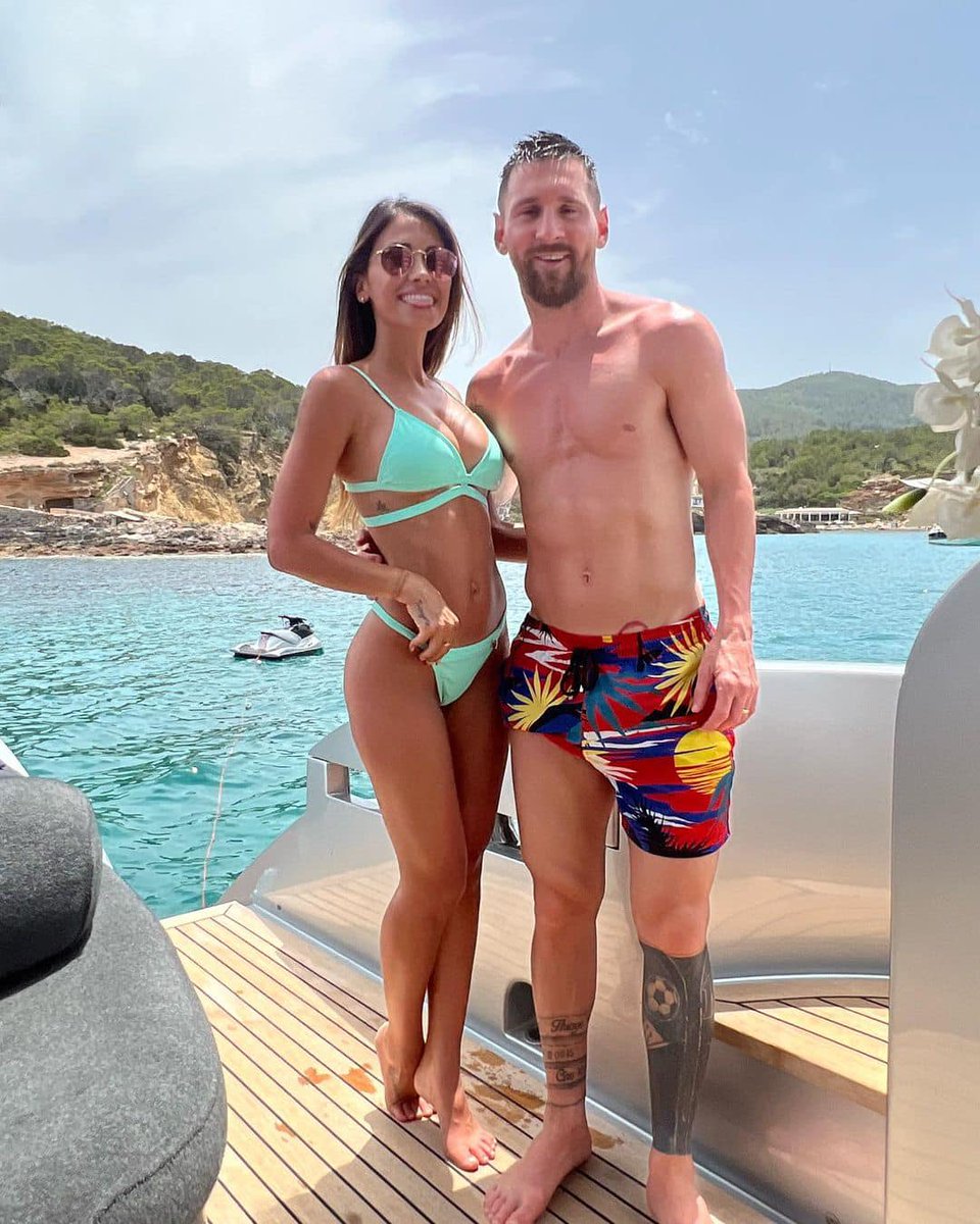 PronosticsJB's tweet image. 💥Messi et sa femme Antonella en vacances😎

#Messi #Vacances #Football