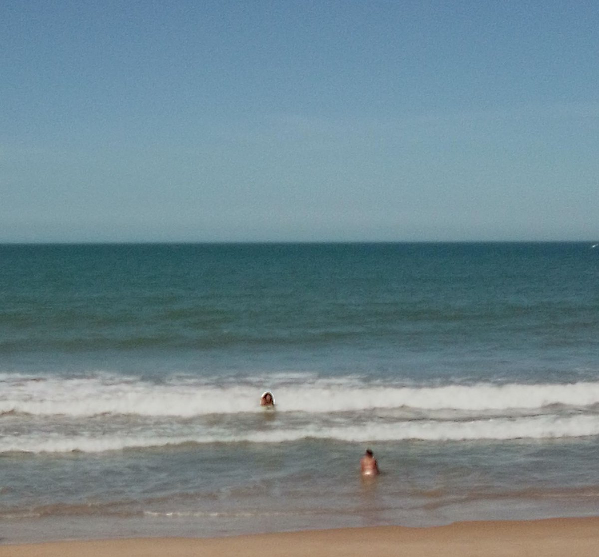 VirginiaLion's tweet photo. @MaxFercondini
#oceanoatlântico #surfando https://t.co/9lSr99biib