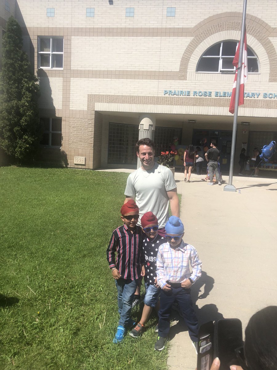 PrairieRoseWSD's tweet photo. A great day to celebrate our great nursery and kindergarten students. Families joined us outside to acknowledge the successes of the school year! https://t.co/yIQ9pm1XZg
