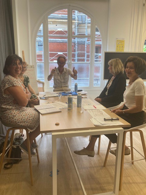 📣 La <a href="/_DITP/">Transformation publique</a> a réuni hier la communauté des animateurs de codéveloppement. L’objectif : s’appuyer sur les retours d’expérience des agents pour trouver des solutions proches de leurs situations de travail et ainsi mieux répondre aux attentes des usagers.
👉bit.ly/3tWOWbG