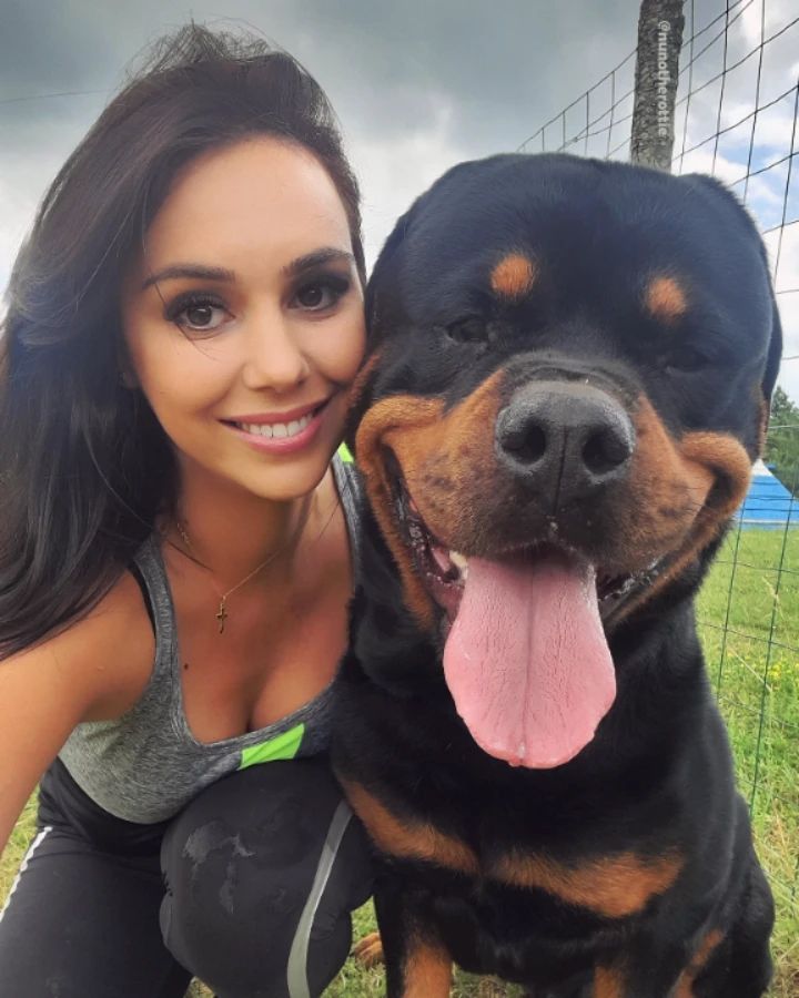 nancy_roach3's tweet photo. With My Baby
#rottweiler  #rottweilerpuppies  #rottweilerbreed  #rottweilersofficial #rottweilermom #rottweilerpark #rottweilerlove #rottweilerlife #rottweilerdog #rottweilermix #rottweilerpup #rottweileritalia #ThursdayThoughts https://t.co/sWVnyNgQEp