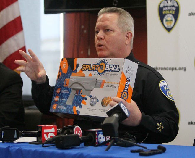 AllMadeToSlave's tweet photo. @RalphrueA @CryptoPat123 @FactsFantasy @AttorneyCrump Even with police chief’s faulty narrative, we know;
1. #ethanliming & co were the instigators.
2. It wasn’t a water.
3. Even B4 known modifications, this weapon came with warnings.
4. OH self-defense law on side of #Akron3,
#DeshawnStaffordJr
#TylerStafford & #DonovanJones https://t.co/7KU1x7hoJF