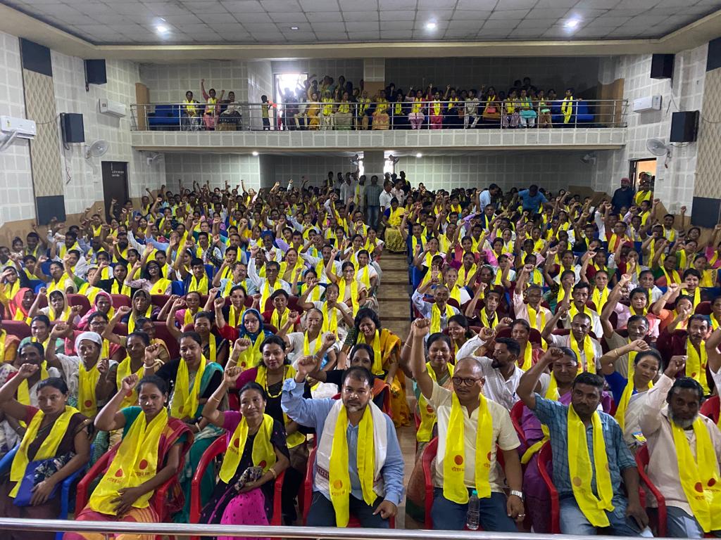 AkhilGogoiAG's tweet photo. Humbled by the presence of such large number of people in the joining ceremony of Raijor Dal. This massive response proves the faith of the people in Raijor Dal. Our politics is to transform the culture of politics,  to work relentlessly with a new vision for a New Assam. https://t.co/nD1oKzl7UP