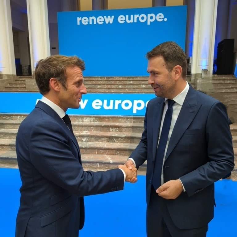 dan_unterseh's tweet photo. USR est @RenewEurope https://t.co/6htFYTVmgQ