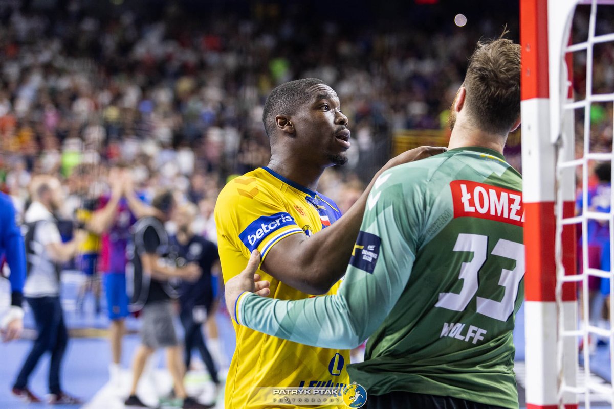 pluszack's tweet image. Zobaczcie, ile jeszcze nie zobaczyliście w finale @ehfcl! Na kielcehandball.pl właśnie wjechała obszerna galeria fantastycznych zdjęć @PatryckPtak! 👇
kielcehandball.pl/pl/12960/Zobac…
#OneMoreTime #EHFFINAL4 #handball