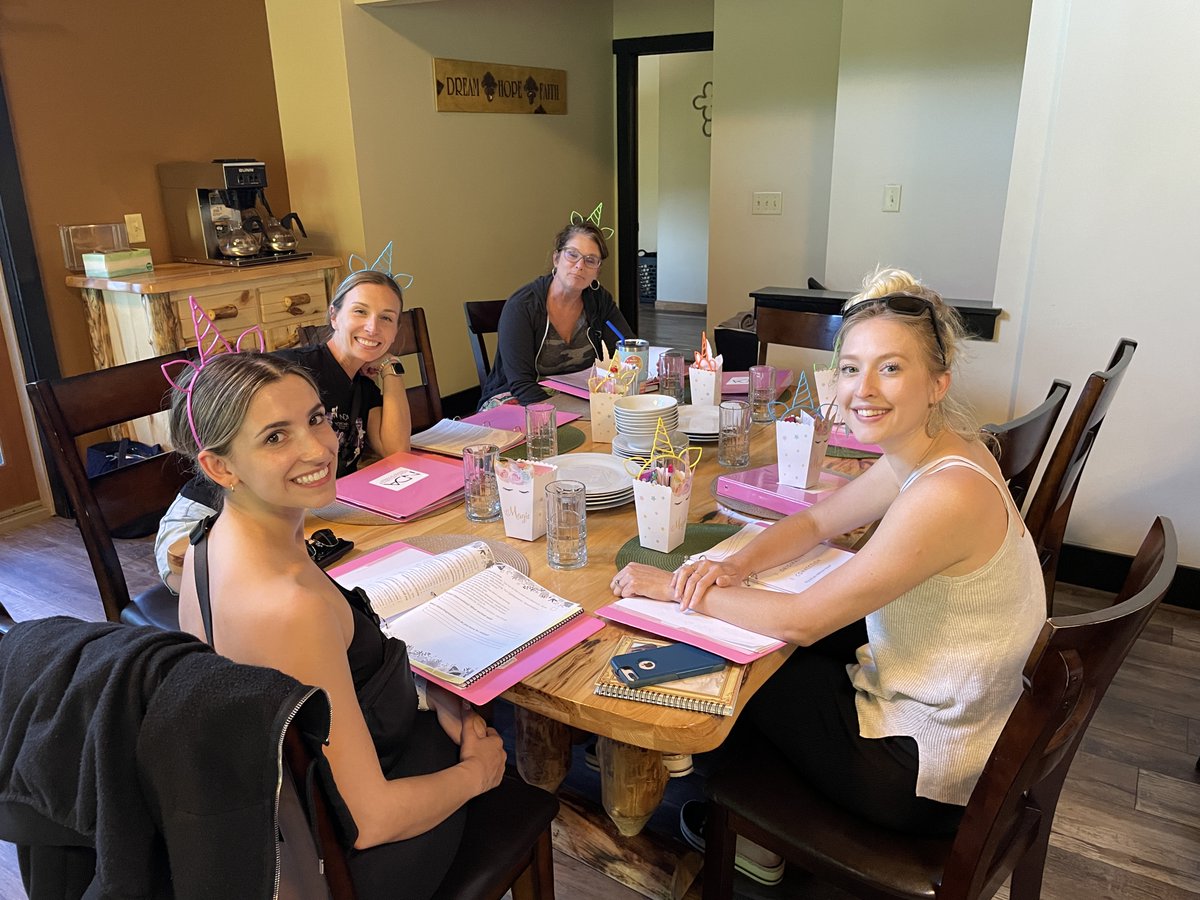 dancenp's tweet photo. Investing in our teachers and staff makes all the difference!
We love this team so much and are so grateful for them. We can’t wait to show you all that came from our Staff Retreat during the 2022–23 Dance Year!
#TeamNDA is your #ConnectionPointe!
#oneteamonedream #dancenda https://t.co/BxZNRoFgvu