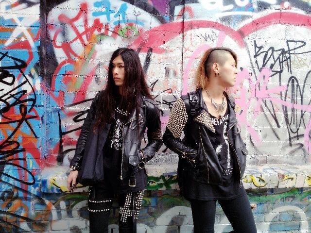 vanity_newblack's tweet photo. #見るからに怪しい二人
#鬼澤馬勇
#コミックフラッパー
#KADOKAWA
#写真は2015年のものです
#偶然という日本語って便利ですね https://t.co/ivwBxjE4CH