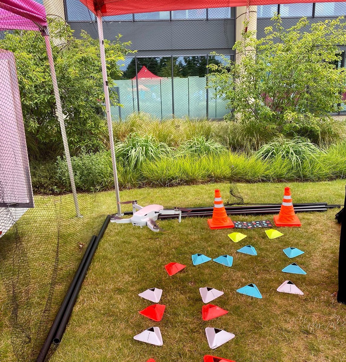 oxford_park's tweet photo. Another fantastic turnout at our @oxford_park BBQ event. We learnt to fly drones with @TheDroneRules , played crazy golf and sampled the new range of Summer garden games - there was also a pretty awesome BBQ, ice cream &amp; cocktail station too! You need to work here!! #Community https://t.co/0drgDxmvUI