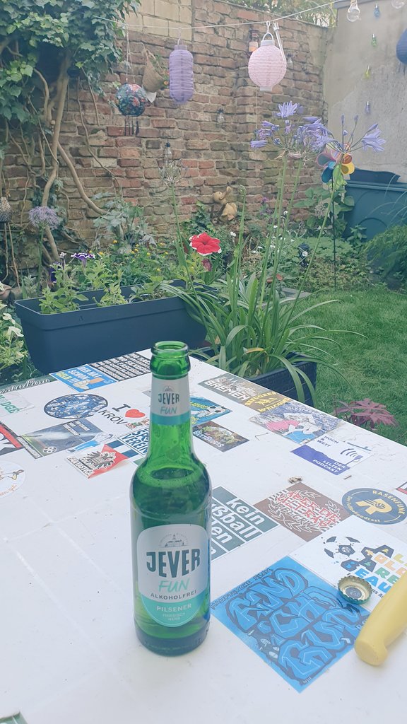 puschi22's tweet photo. So, Schluss für heute. #Gartenbier https://t.co/xVYGGrwzIK