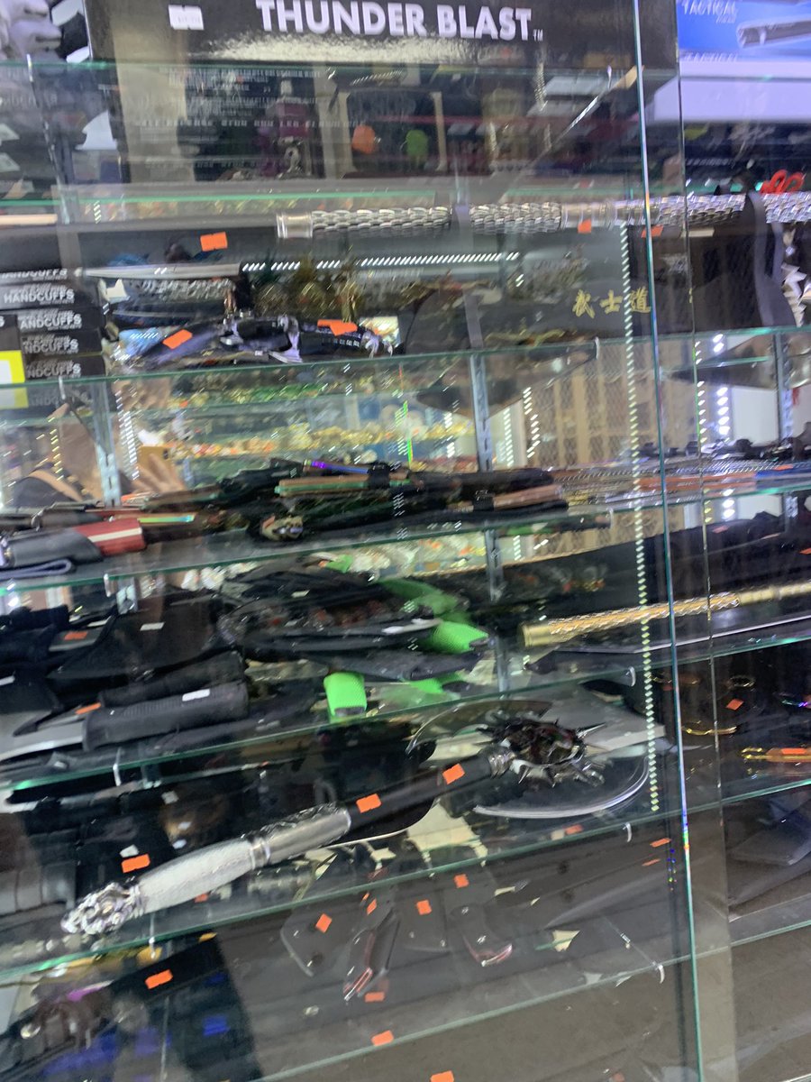 AchinglyPolite's tweet photo. If there’s ever a zombie apocalypse, I’m going to the Sinclair gas station in Bakersfield because they have an ungodly amount of knives #zombies #bakersfield https://t.co/CIMmxh2Nce